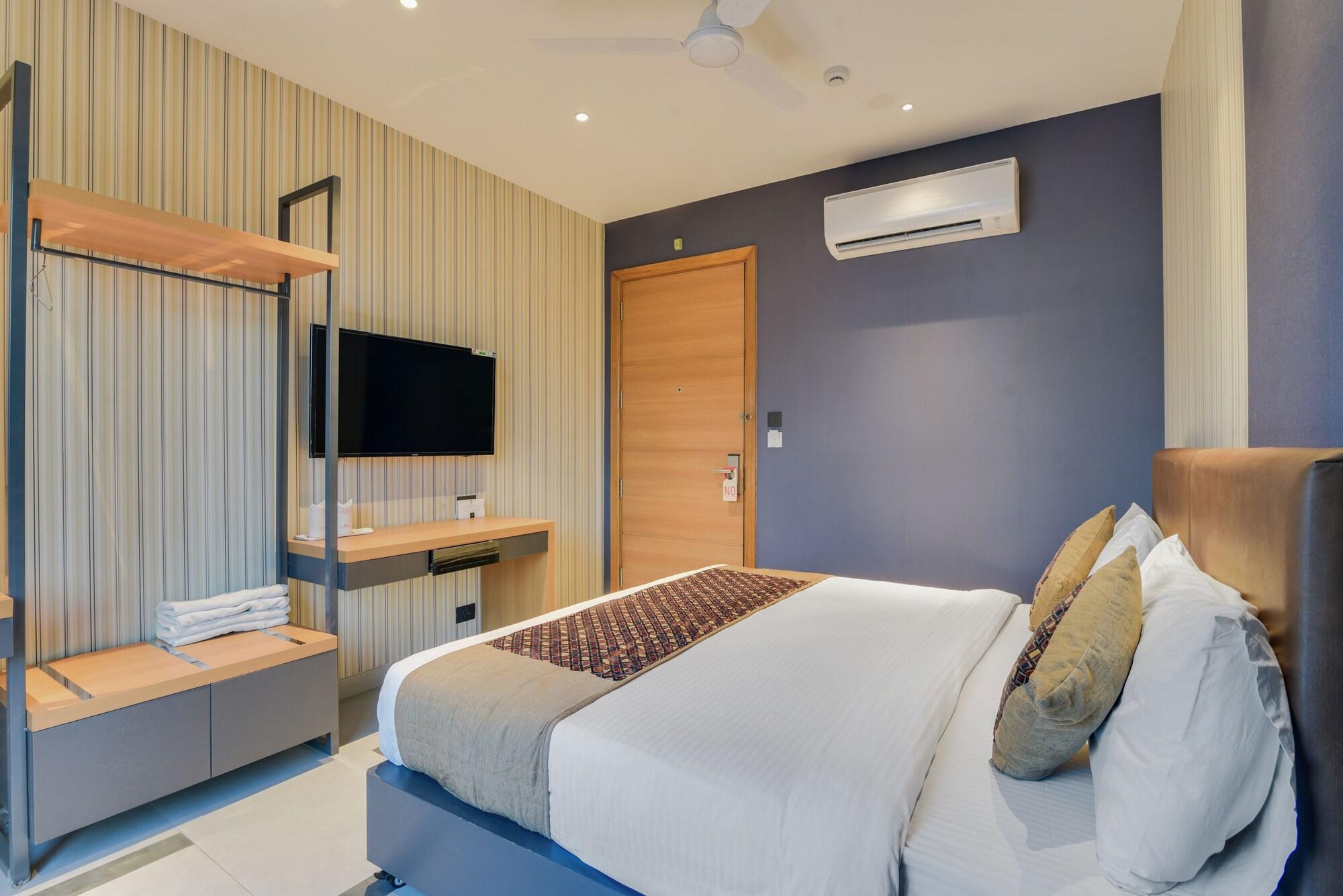 Hotel Bluestone Nehru Place By The Cosy Hotels Нью-Дели Экстерьер фото