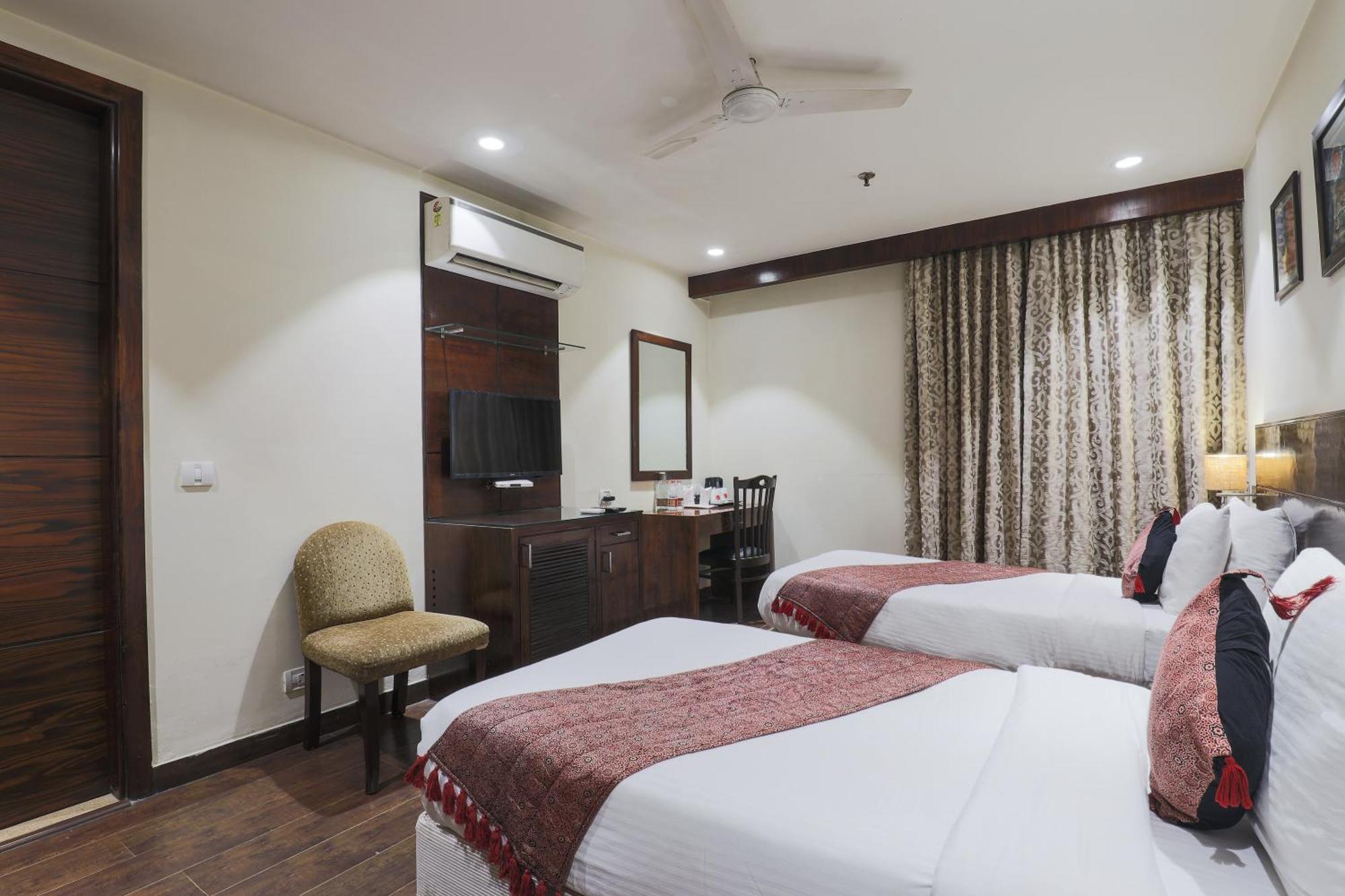 Hotel Bluestone Nehru Place By The Cosy Hotels Нью-Дели Экстерьер фото
