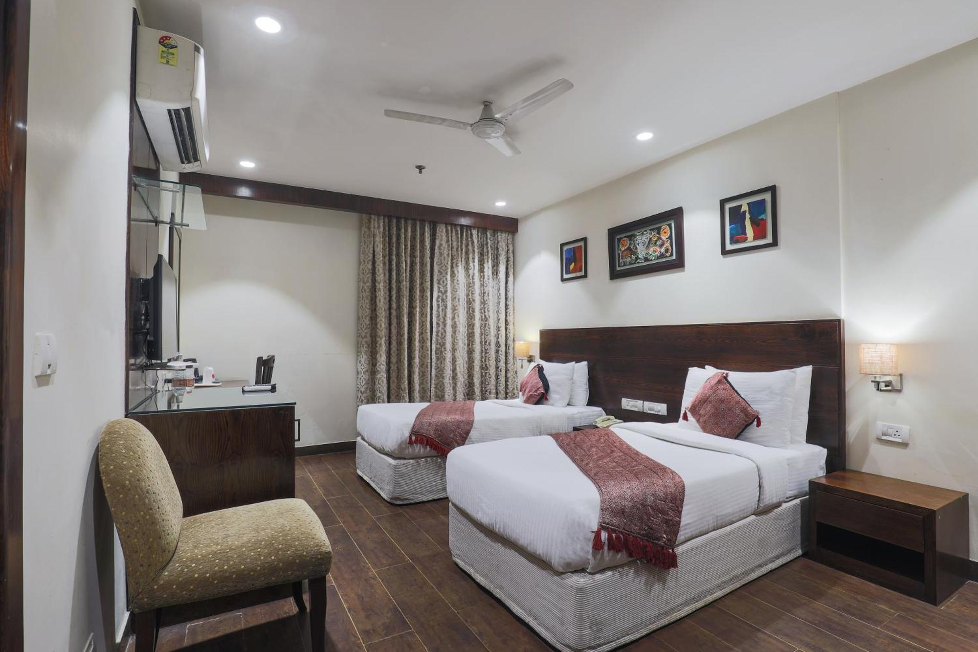 Hotel Bluestone Nehru Place By The Cosy Hotels Нью-Дели Экстерьер фото