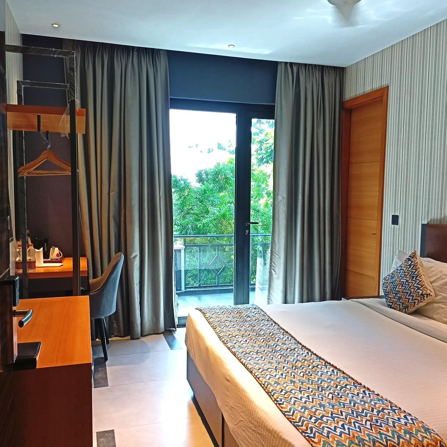 Hotel Bluestone Nehru Place By The Cosy Hotels Нью-Дели Экстерьер фото